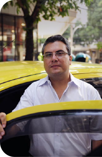 Taxista beneficiario de Bolsillo Electrónico Combustible de BancoEstado