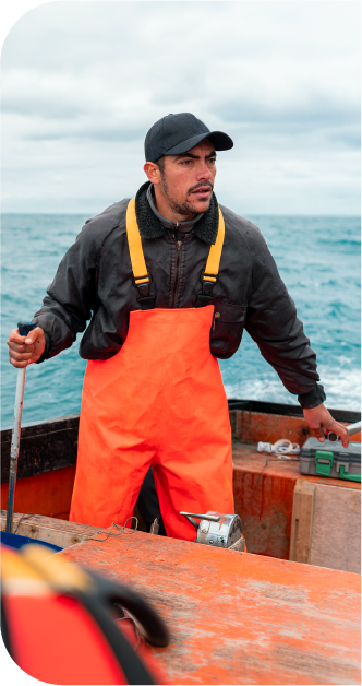 Pescador beneficiario de Cupón Pesca Artesanal de BancoEstado