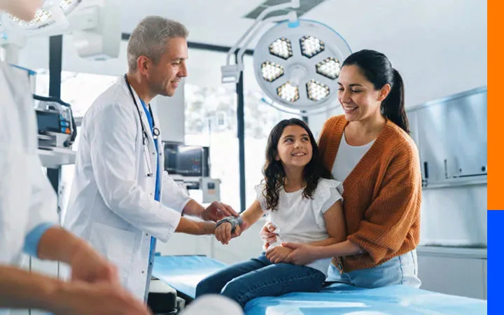 Madre e hija en el doctor