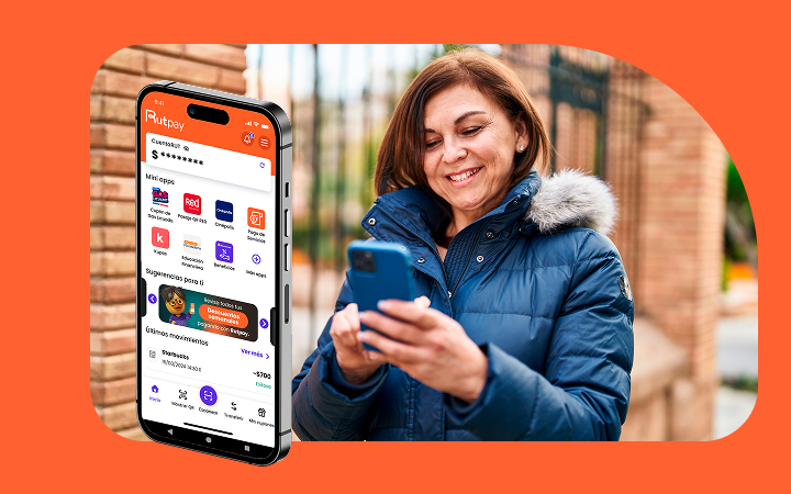 Mujer navegando en la App Rutpay para obtener cupón de Gas Licuado de $27.000
