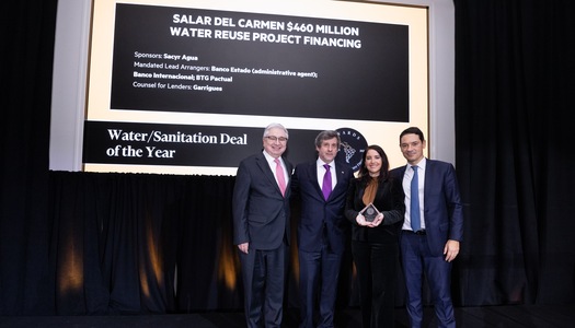 Equipo recibe reconocimiento por financiamiento de planta de reúso Salar del Carmen