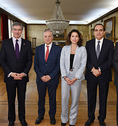 Firma convenio que agiliza proceso de inscripción de propiedades